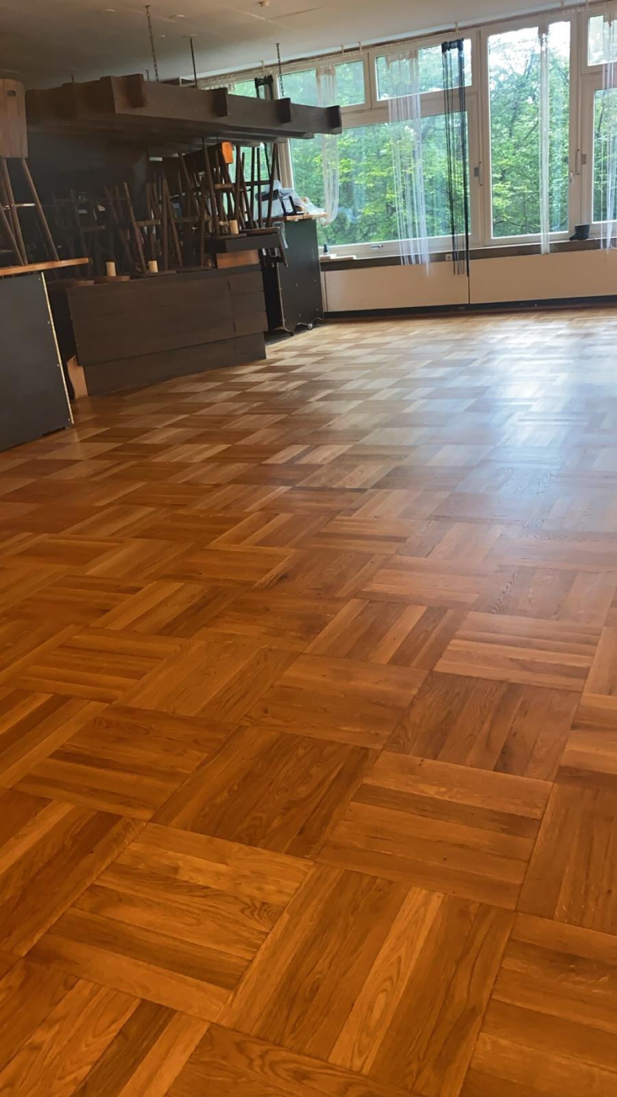 Parkettsanierung – Gastraum – Bild 1
